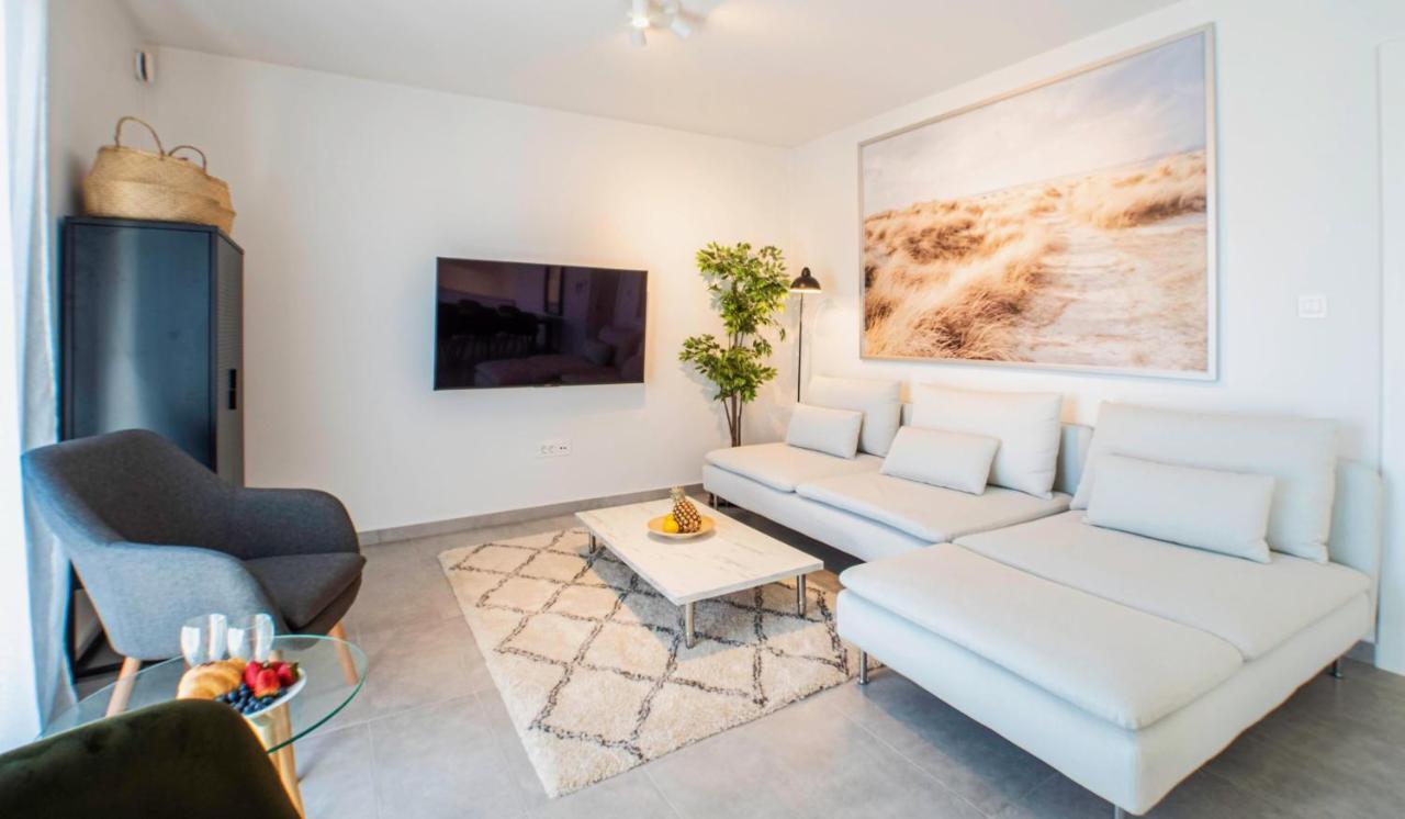 The Grande - Huge Terrace - Amazing Sea Views - Tastefully Furnished - Access To Rooftop Terrace And Gym - Hillside Apartments Rogoznica Рогозниця Екстер'єр фото